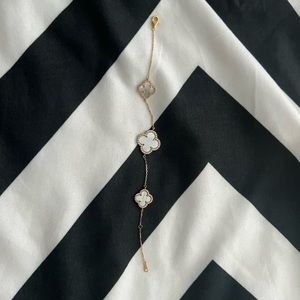 Clover leaf bracelet